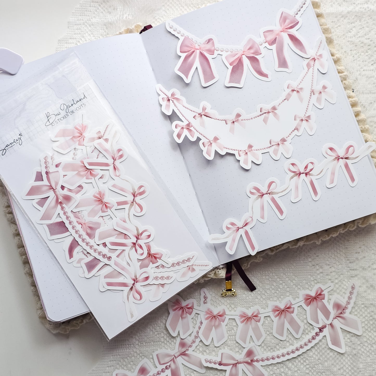 Bow Garland • Sticker Die Cuts